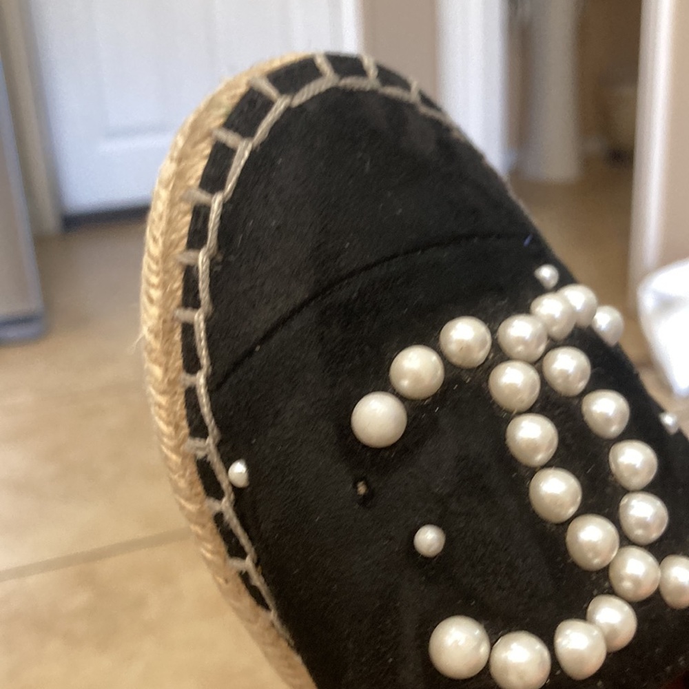 Preowned. EU 39. Black suede w/pearl C’s Authentic. - Picture 12 of 15